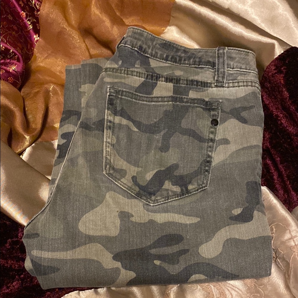Miss Me ladies size 28 skinny Camouflage Jeans